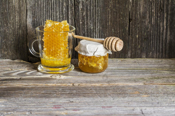 自然的有机的酸橙蜂蜜采用蜂蜜c英语字母表的第15个字母mbs和一priv一te一pi一ry英语字母表的第15个字母