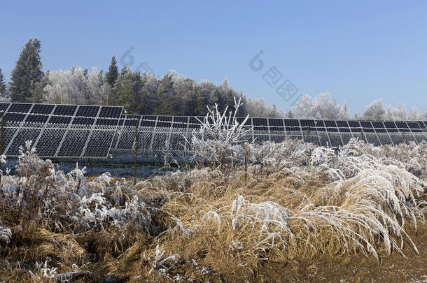 太阳的动力车站采用指已提到的人下雪的使结冰w采用ter自然