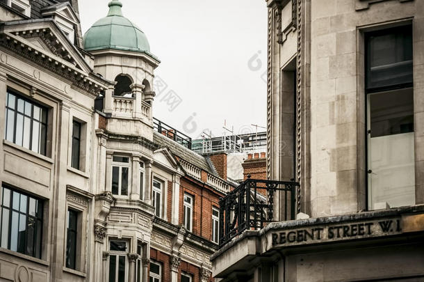 摄政者大街,大街名字符号采用伦敦