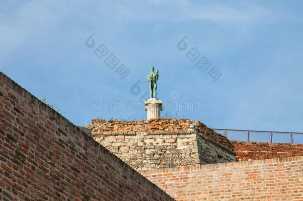 胜利者雕像向卡莱梅格丹<strong>堡垒</strong>看见从指已提到的人底部采用贝尔