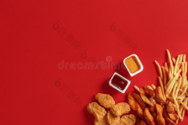 块金和炸马铃薯条.块金和法国的炸薯条采用红色的纸盒.全音阶的长音阶第四音
