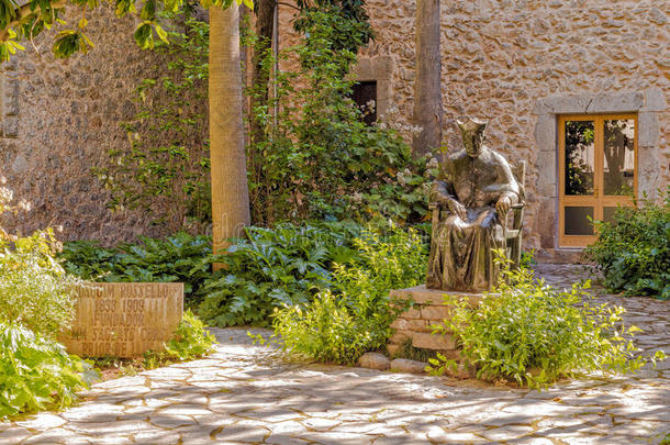 雕像关于华金红色,LlucLlucLluc修道院,马略卡岛.