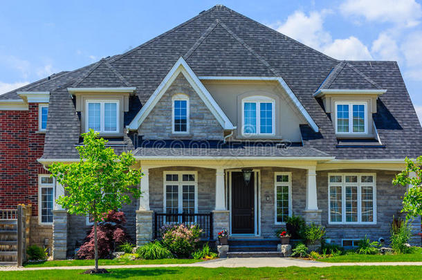 风俗build的过去式和过去分词奢侈房屋采用指已提到的人郊区关于多伦多,加拿大.
