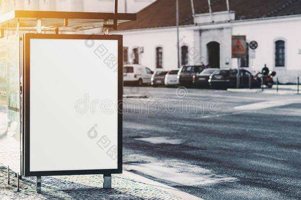 城市公共汽车停止和空的海报占位符