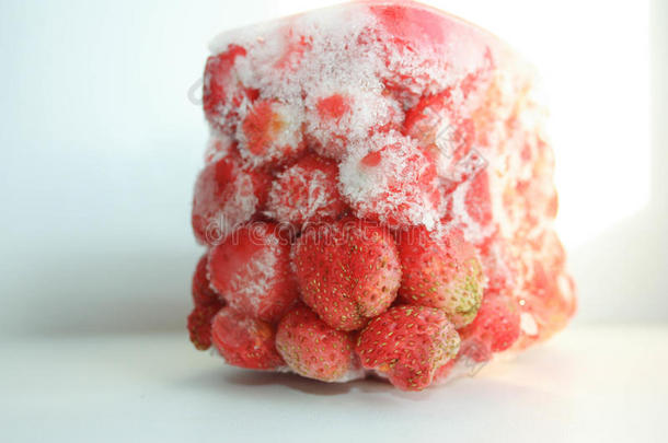 草莓大大地红色的冰.照片
