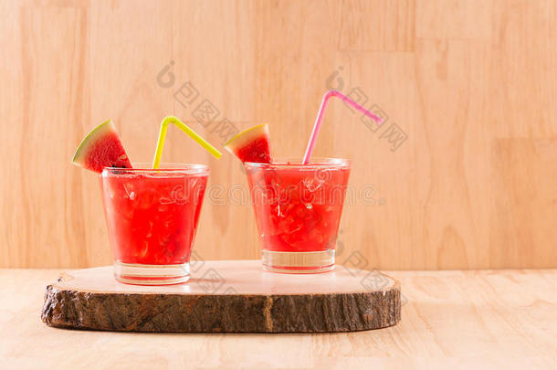 玻璃关于健康的西瓜果汁采用夏季