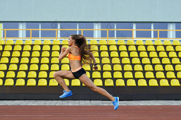 女孩有关运动的体育<strong>场馆</strong>