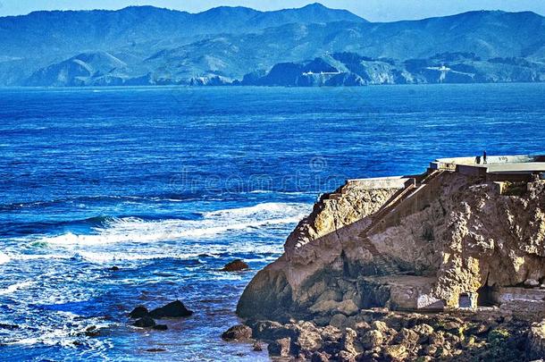 戒酒会和悬崖向和平的洋海岸美国加州
