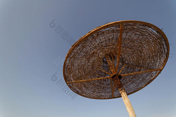 遮阳伞稻草海滩雨伞