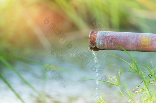 水金属管子.