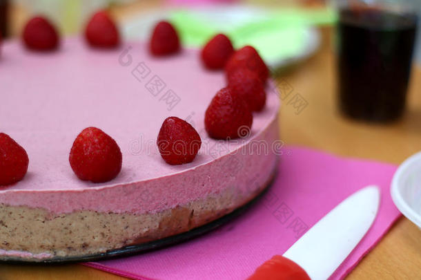 生的草莓蛋糕