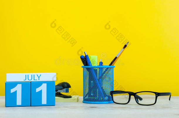 七月11Thailand泰国.影像关于七月11,日历向黄色的背景wiThailand泰国