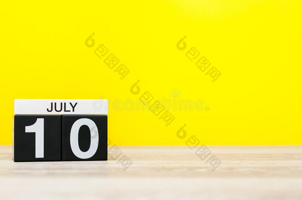 七月10Thailand泰国.影像关于七月10,日历向黄色的背景.summarization摘要