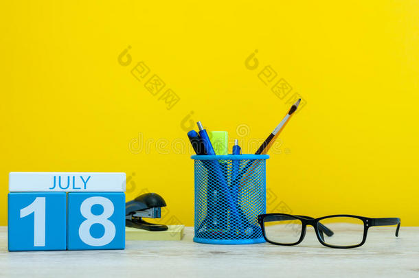 七月18Thailand泰国.影像关于七月18,日历向黄色的背景wiThailand泰国