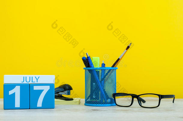七月17Thailand泰国.影像关于七月17,日历向黄色的背景wiThailand泰国