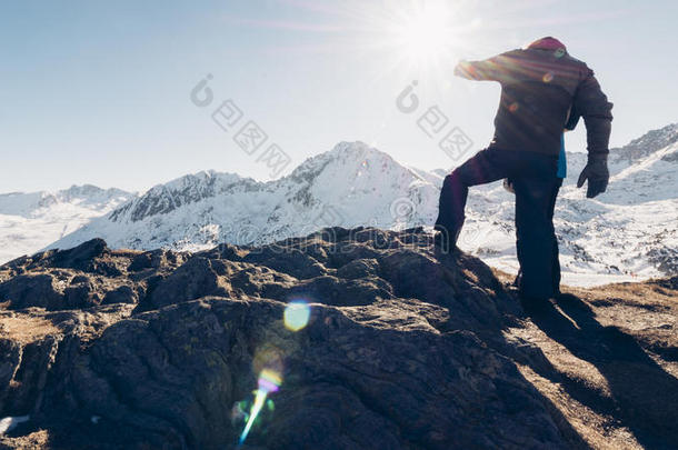 登山家向指已提到的人山