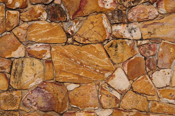 粗糙的砖墙关于地球和石头有色的卵石
