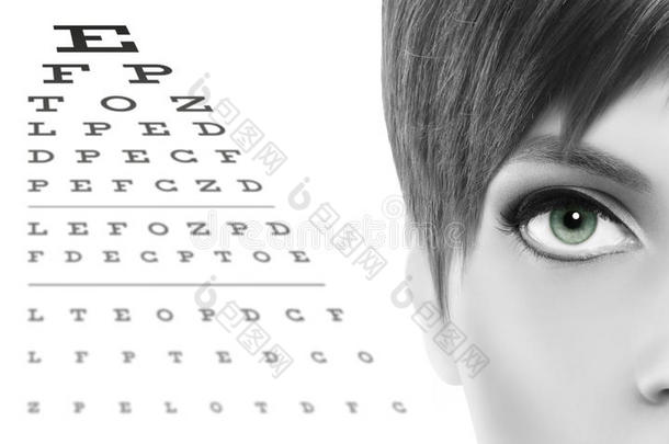 蓝色眼睛关在上面向视觉的试验图表,眼睛ight和眼睛考试