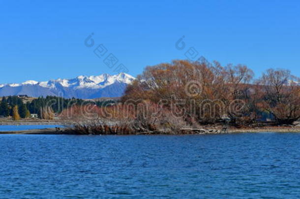 流行的和风景优美的湖泰卡波采用乐谱架