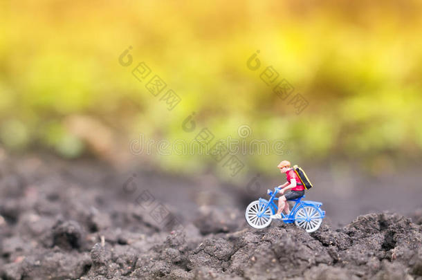 玩具骑自行车的人生态旅游观念