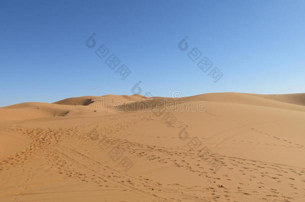 小路采用沙沙漠沙丘