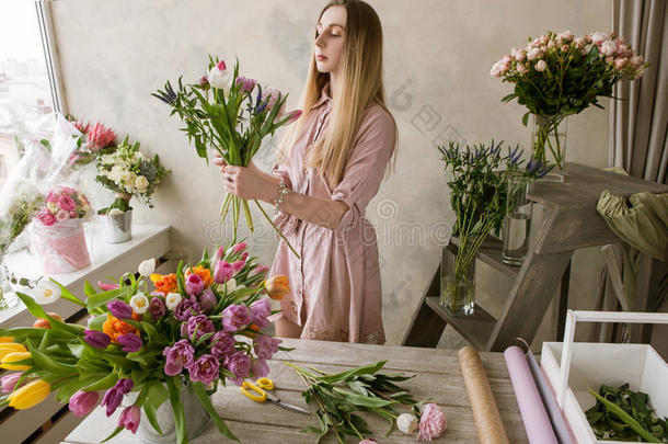 专业的花商室内装饰师采用花商店