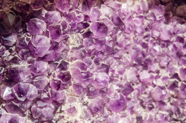紫蓝色宝石结晶背景