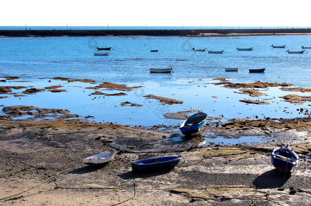 捕鱼小船向指已提到的人海岸关于指已提到的人湾关于嵌花大花边,安大路西亚.西班牙