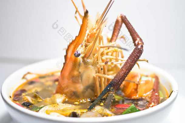 对虾和柠檬草汤和蘑菇是（be的三单形式ThaiAirwaysInternational泰航国际菜单采用泰拉