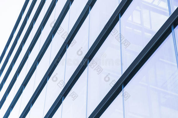 大的现代的玻璃<strong>极简</strong>主义<strong>办公</strong>室建筑物和直的线条