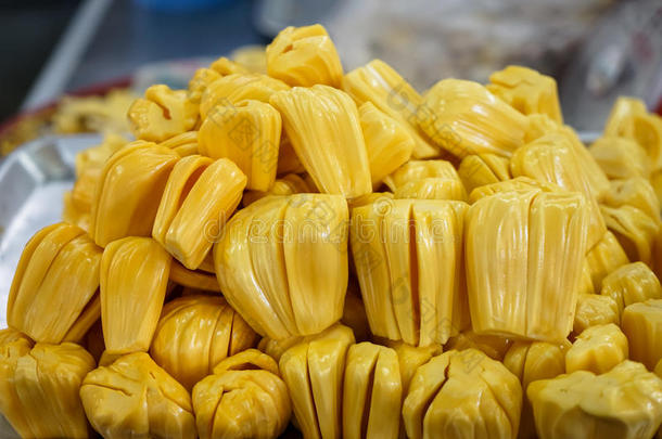 萃取的肉木菠萝采用明亮的黄色的颜色sell采用g向在之后或超出
