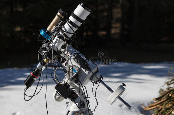 专业的天体摄影术望远镜装备的和导游singlecrossover单一的交叉