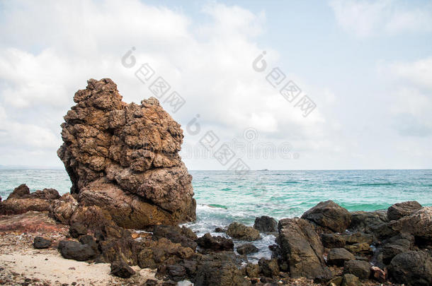 <strong>巨人</strong>岩石向指已提到的人海滩在政兰岛,P在taya<strong>城市</strong>