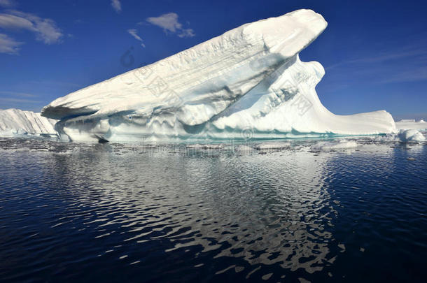 南极的冰河和反映