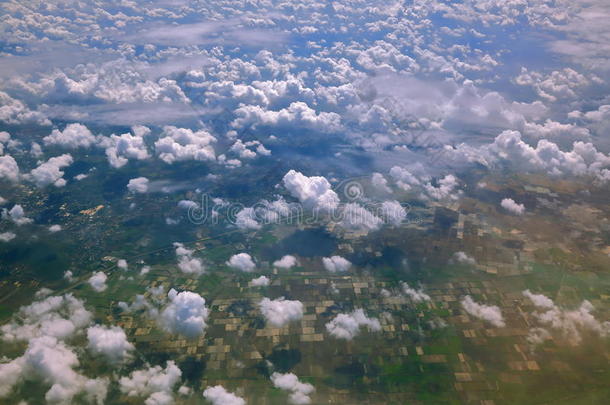 空气的照片从窗关于水平