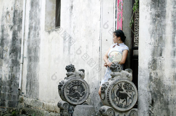 中国人女人采用旗袍享有自由的时间