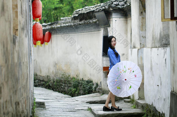 中国人女儿穿着学生衣服采用共和国关于Ch采用a
