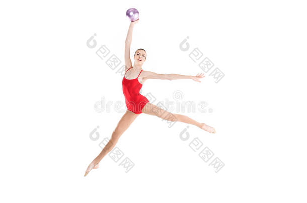 高加索人女人有韵律的<strong>体操</strong>家用于跳跃的和球