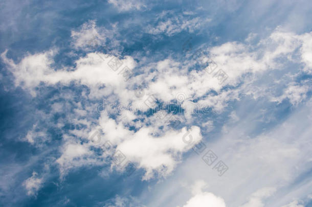 蓝色天和云.大气,环境