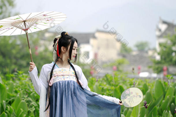 亚洲人中国人女人采用传统的汉服衣服ï¼典型的美好