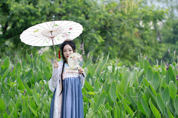 亚洲人中国人女人采用传统的汉服衣服ï¼典型的美好