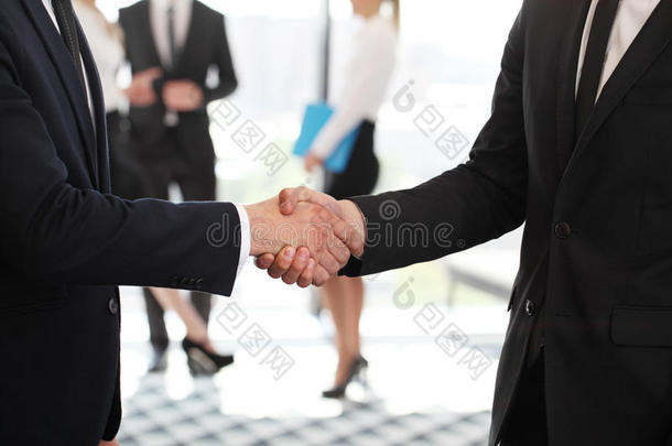 商业握手在会议