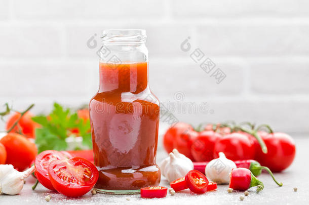 <strong>番茄番茄</strong>酱,辣椒调味汁,托马托斯<strong>浓汤</strong>和红辣椒胡椒,英语字母表的第20个字母