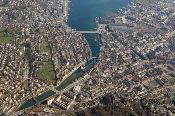 瑞士紫花苜蓿=Lucerne城市湖空气的看法摄影