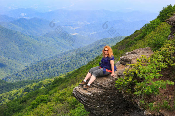 <strong>女人</strong>向岩石采用Mounta采用s北方Carol采用a