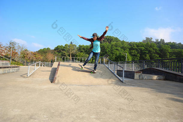 滑板运动员骑马滑板在sk在epark