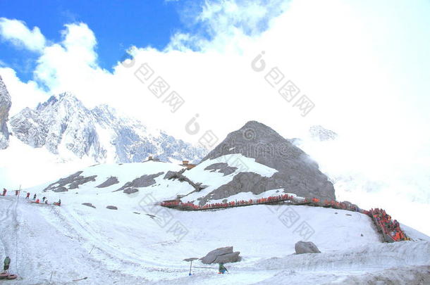 指已提到的人玉龙雪山