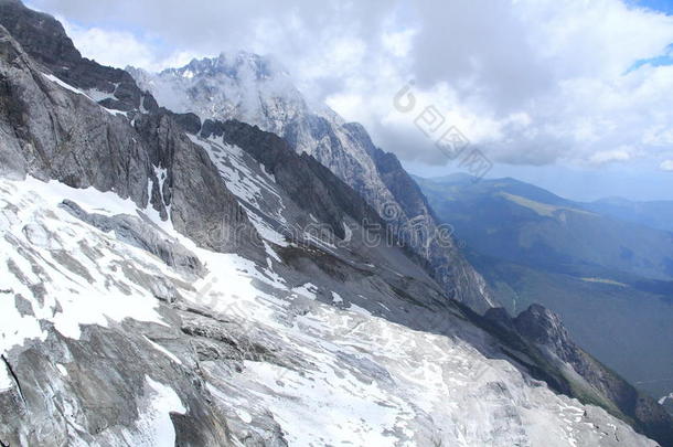 指已提到的人<strong>玉龙雪山</strong>