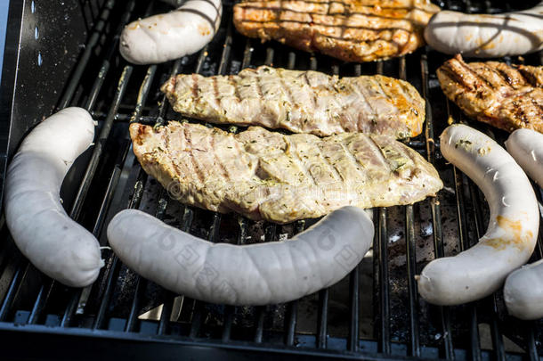 烤架烧烤barbecue吃烤烧肉的野餐向丙烷气体烧烤牛排德国式小香肠香肠