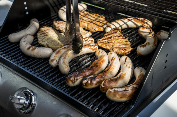 烤架烧烤barbecue吃烤烧肉的野餐向丙烷气体烧烤牛排德国式小香肠香肠